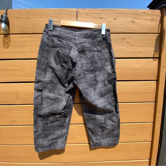 Low rise cargo capri pants - Picture 3 of 3